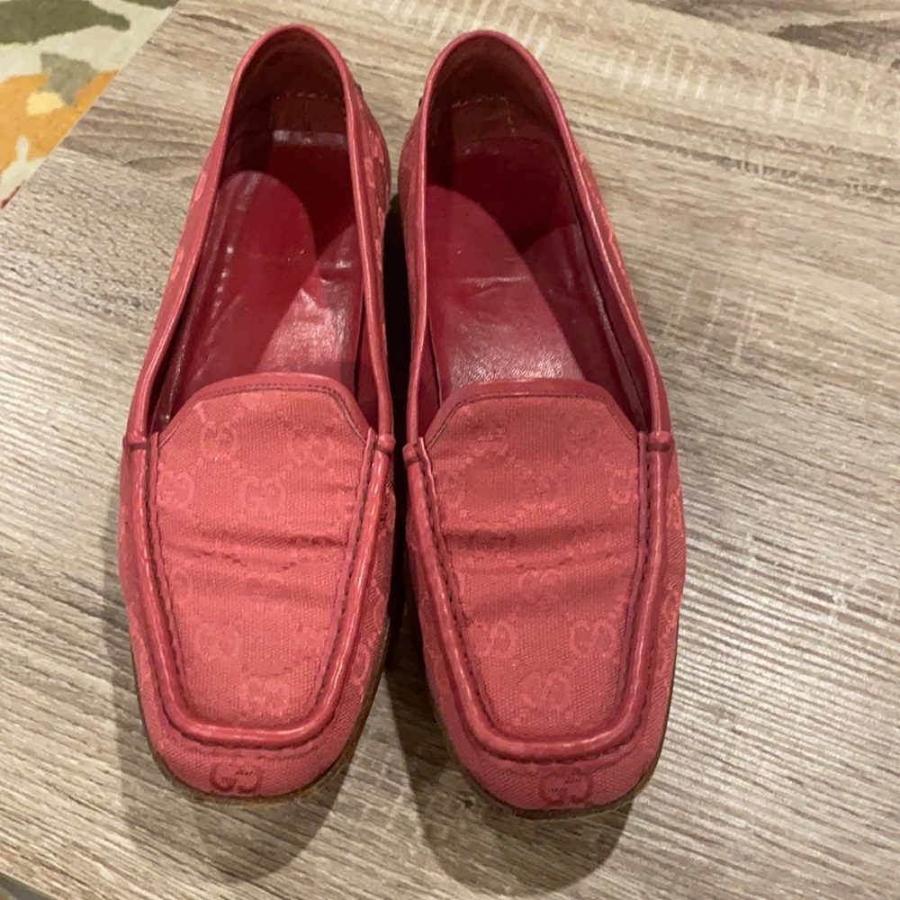 Gucci pink logo loafers 9.5